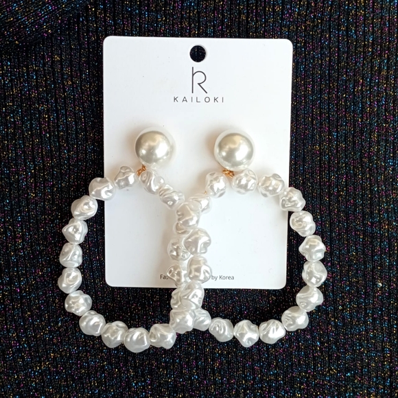 Pearlcore Statement Earrings - Picture 3 of 16